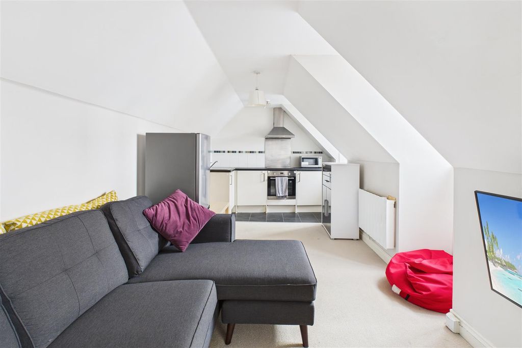 Property photo 1 of 7 Lounge .Jpg