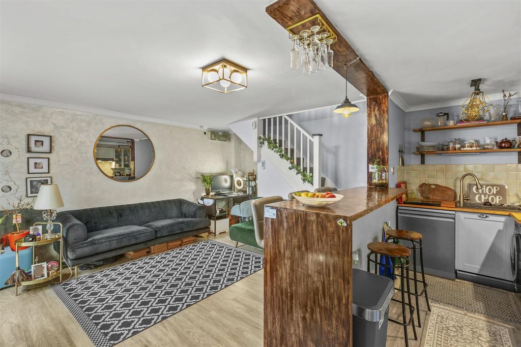 Property photo 3 of 14 20 Davies Court, Carrington Rd, Hp12 3Jf-6.Jpg