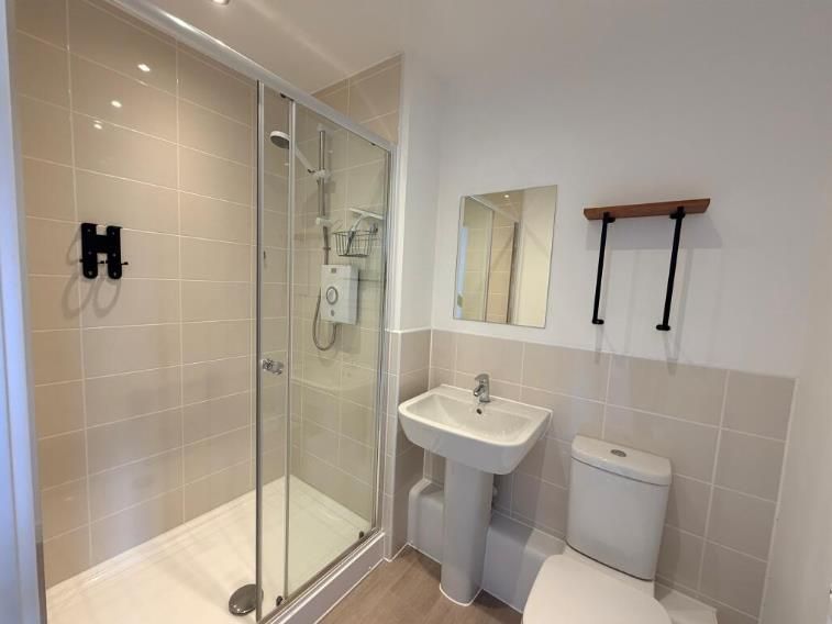 Property photo 3 of 6 En-Suite Bathroom