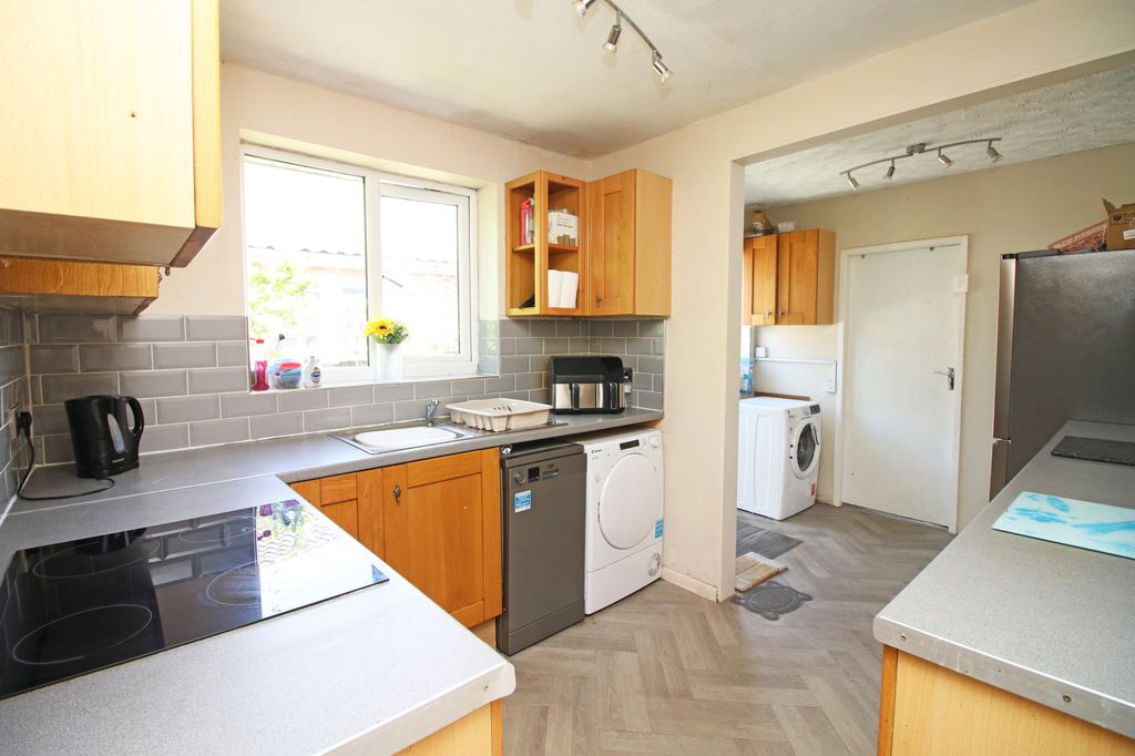 Property photo 2 of 11