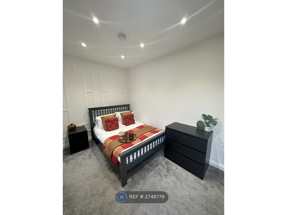 Property photo 1 of 13 Room 3