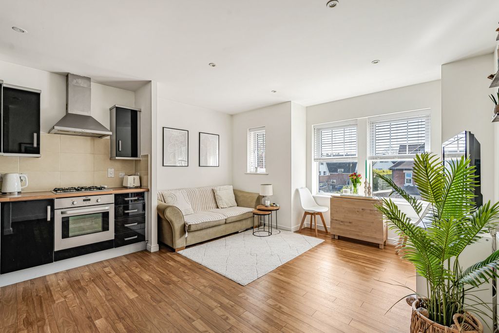 Property photo 2 of 17 Reception/Kitchen