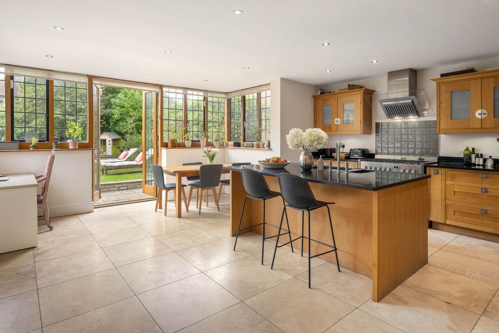 Property photo 3 of 13