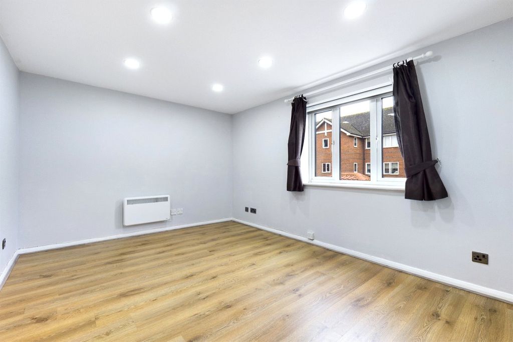 Property photo 2 of 11 Picture No. 03