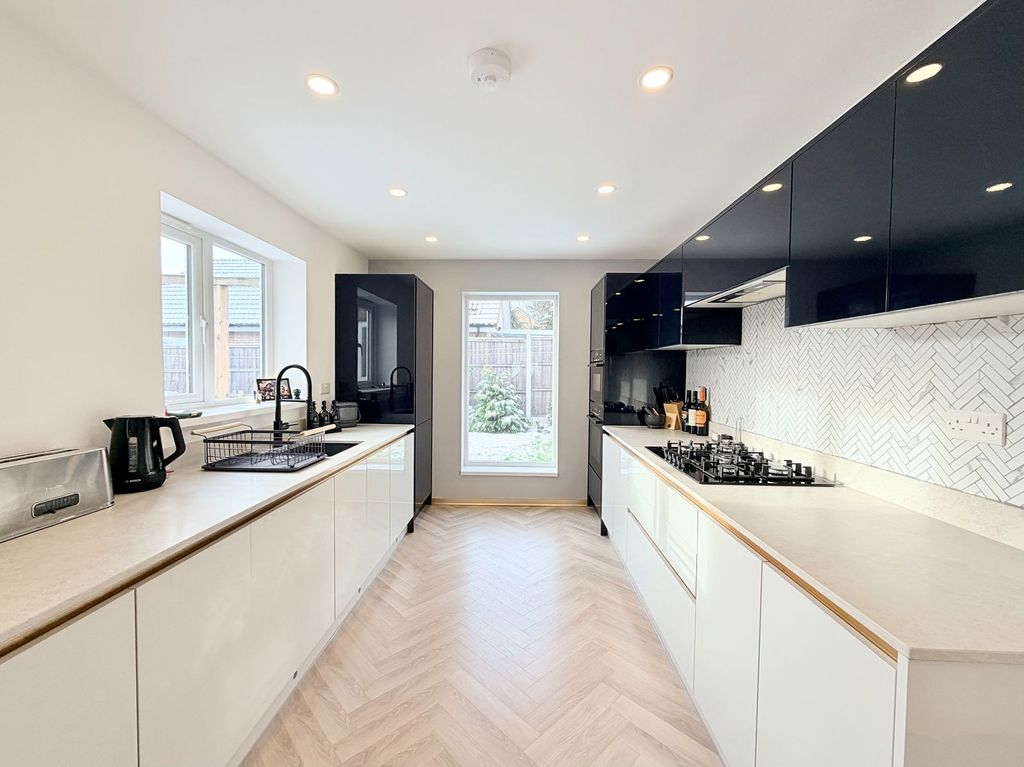 Property photo 3 of 28