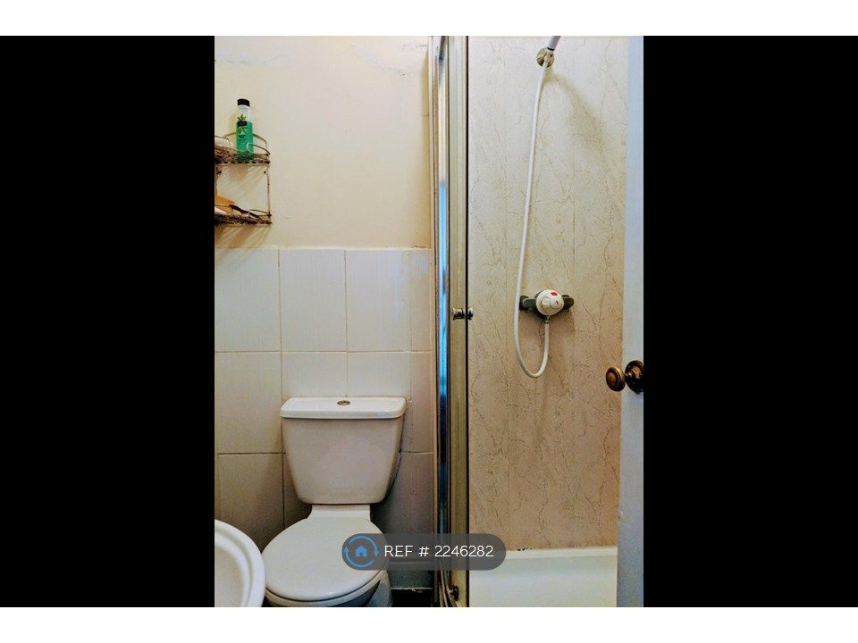 Property photo 3 of 4 1 Of The 4 Shared Bathrooms