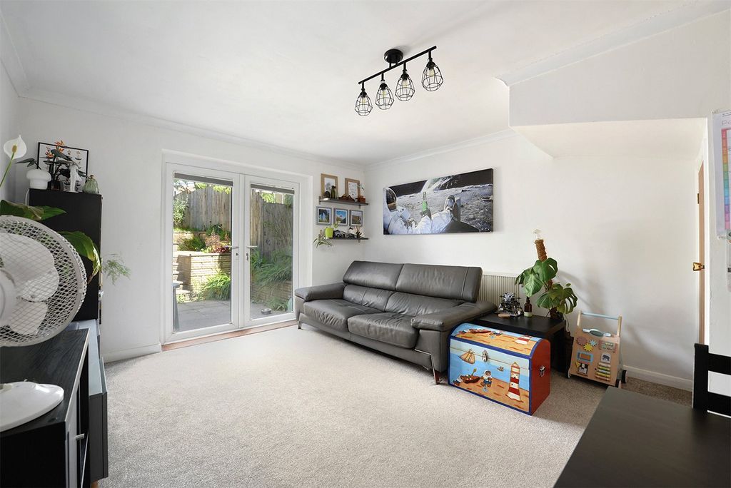 Property photo 3 of 17 Picture No. 02