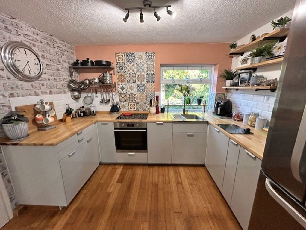 Property photo 2 of 24