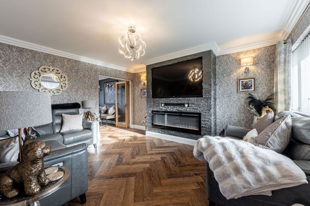 Property photo 2 of 25