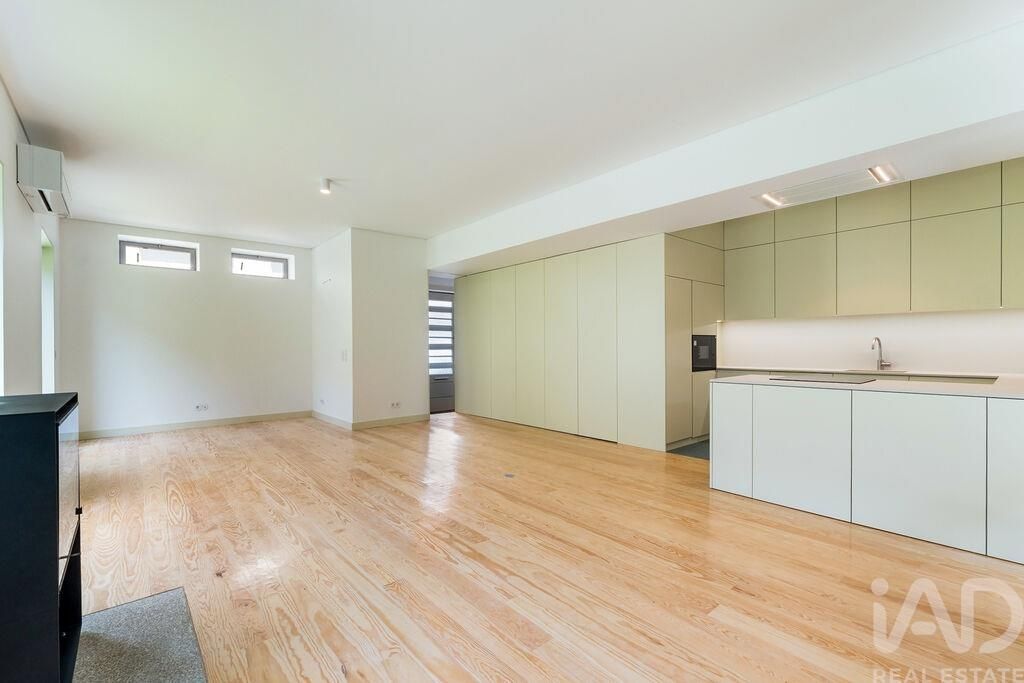 Property photo 2 of 34