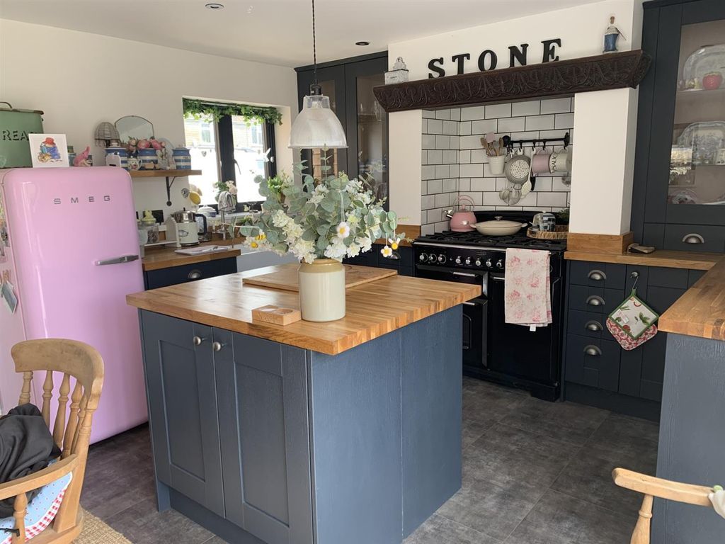 Property photo 2 of 24 Kitchen3.Jpg