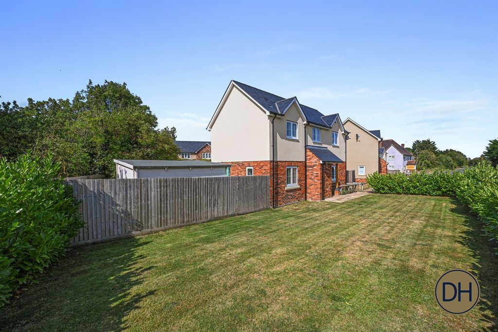 Property photo 3 of 25 Highfield Close