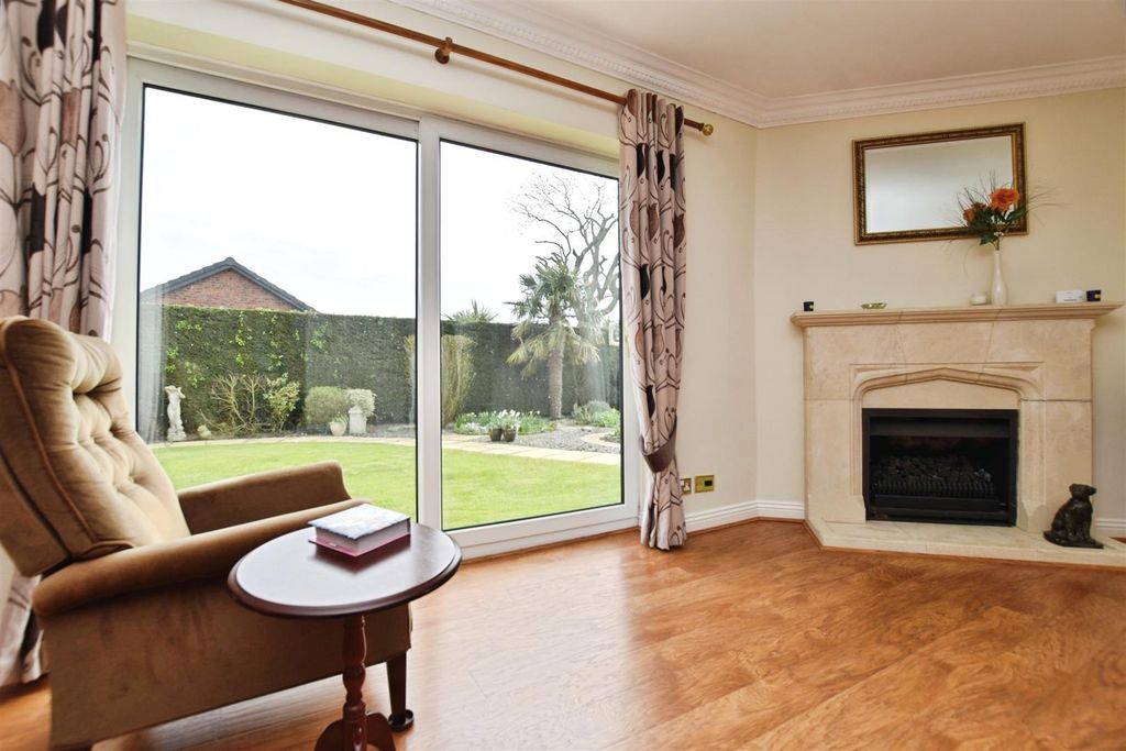 Property photo 3 of 36 Sitting Room Feature Window