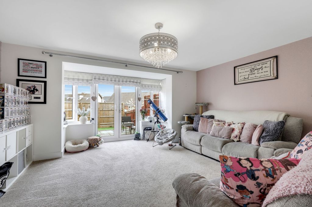 Property photo 2 of 21