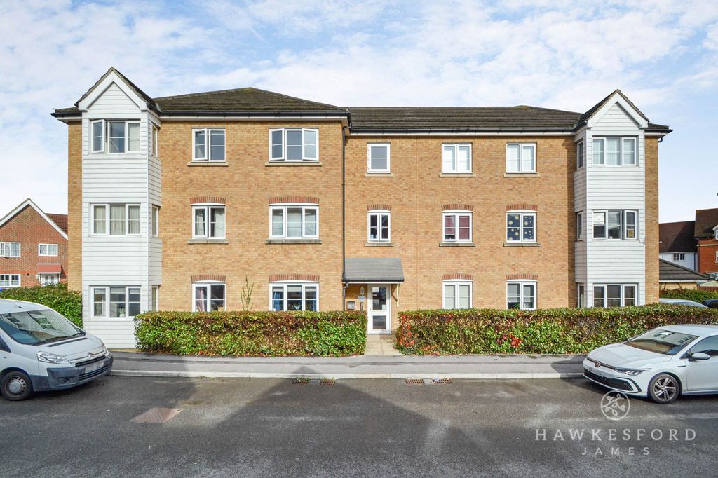 Property photo 1 of 11 Easton Drive, Sittingbourne - Front