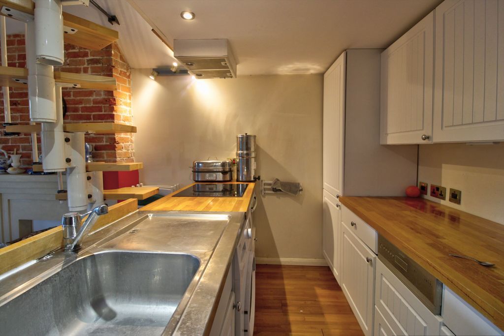 Property photo 3 of 31