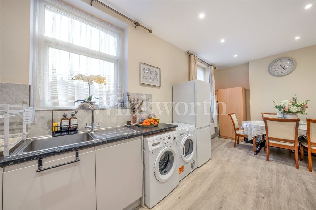 Property photo 3 of 10 Picture No. 04