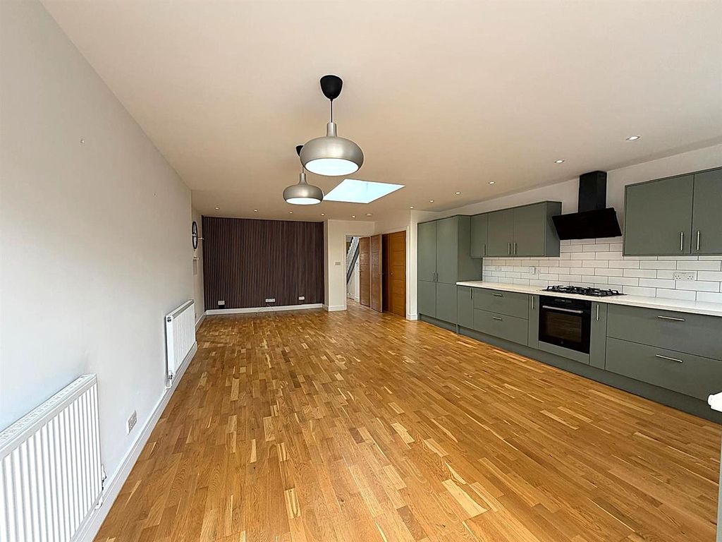 Property photo 2 of 17 1000078290.Jpg