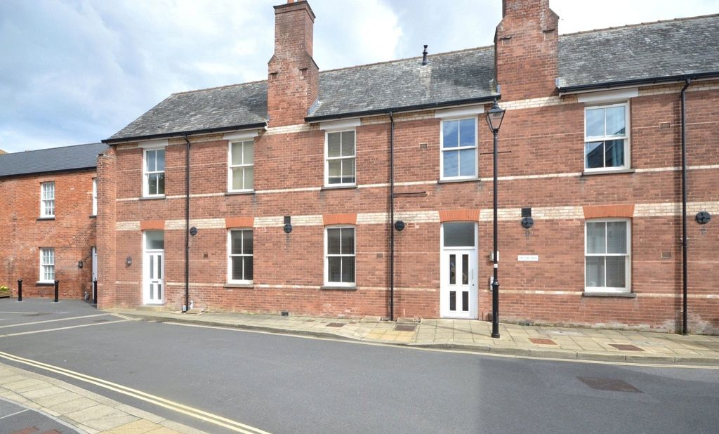 Property photo 1 of 8 Front