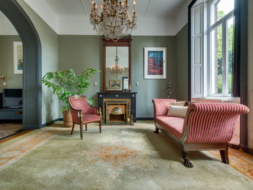 Property photo 2 of 60