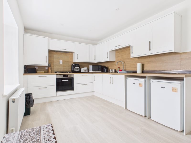 Property photo 1 of 10 Kitchen