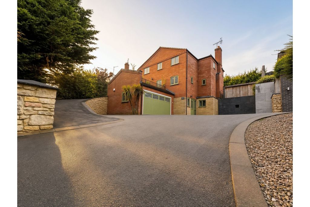 Property photo 1 of 30