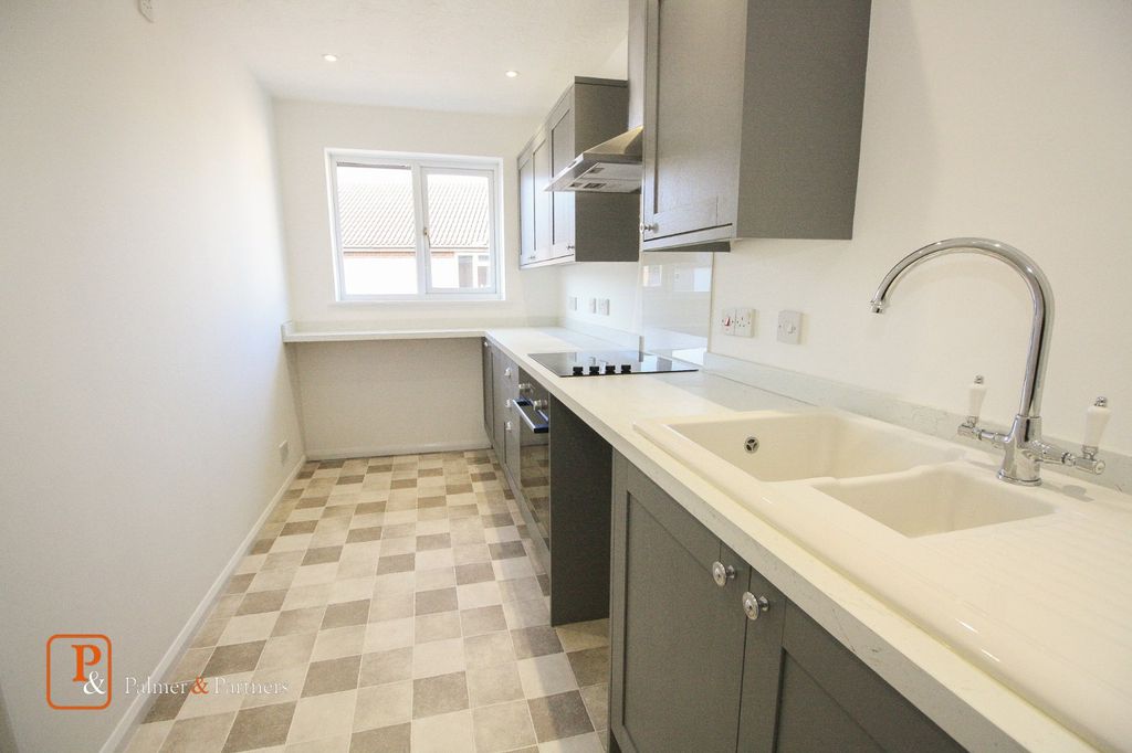 Property photo 1 of 5 Kitchen