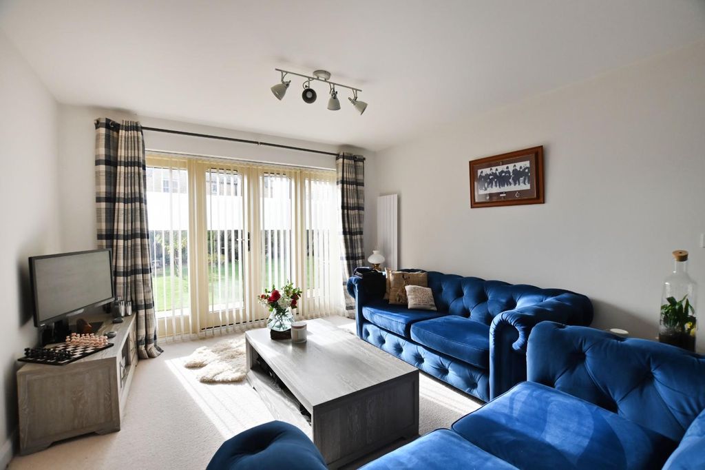 Property photo 3 of 17 Sitting Room