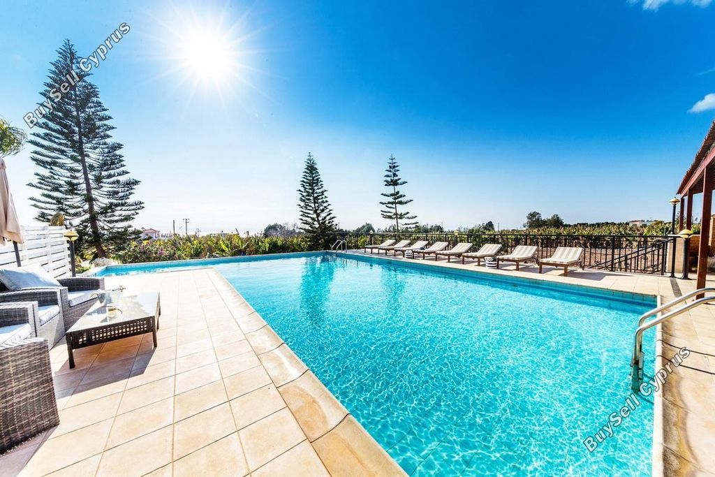 Property photo 3 of 27