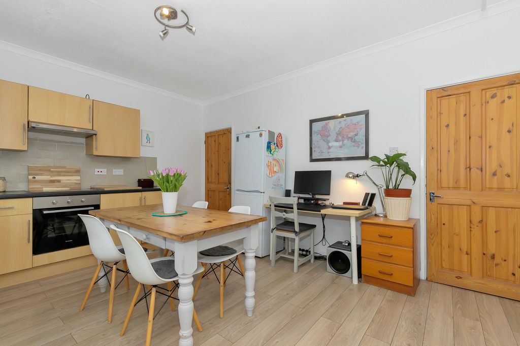 Property photo 3 of 21