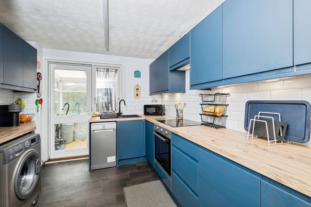 Property photo 3 of 21 Kitchen
