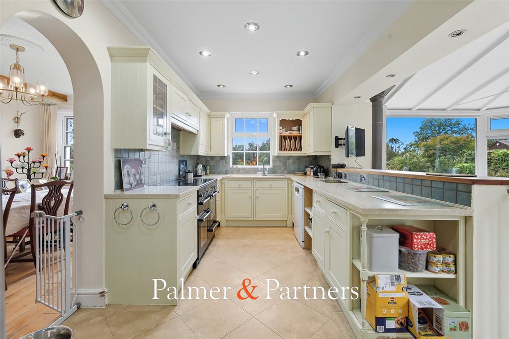 Property photo 2 of 32 Picture No. 17