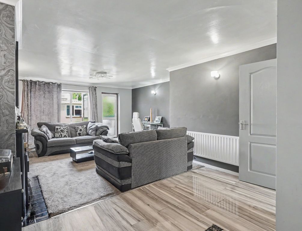 Property photo 3 of 13 5313188