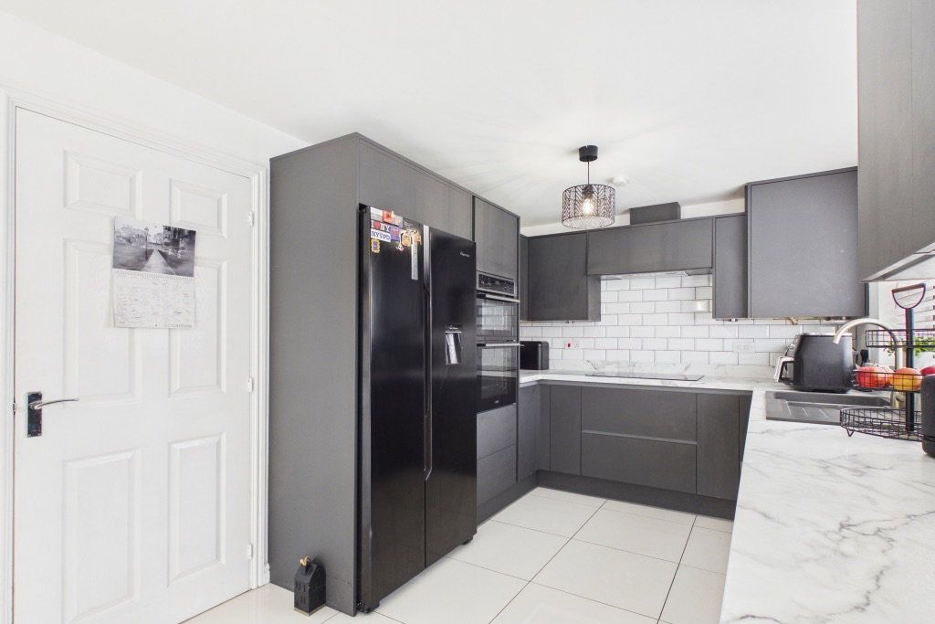 Property photo 3 of 33