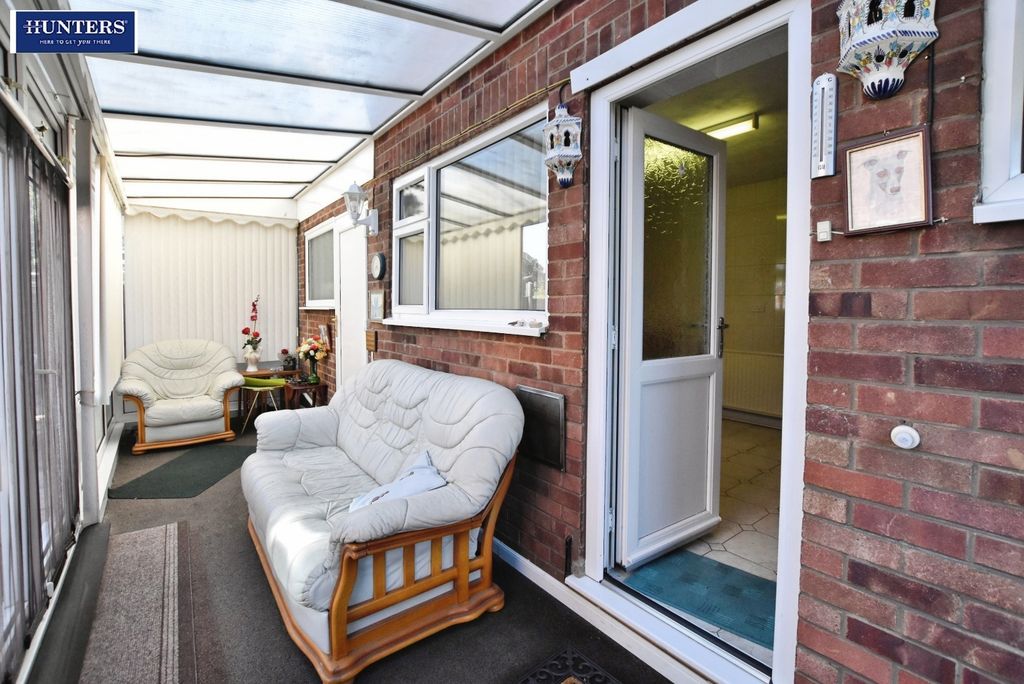 Property photo 3 of 21 Conservatory
