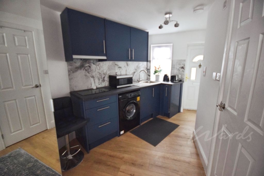 Property photo 2 of 5 Cedar Kitchen