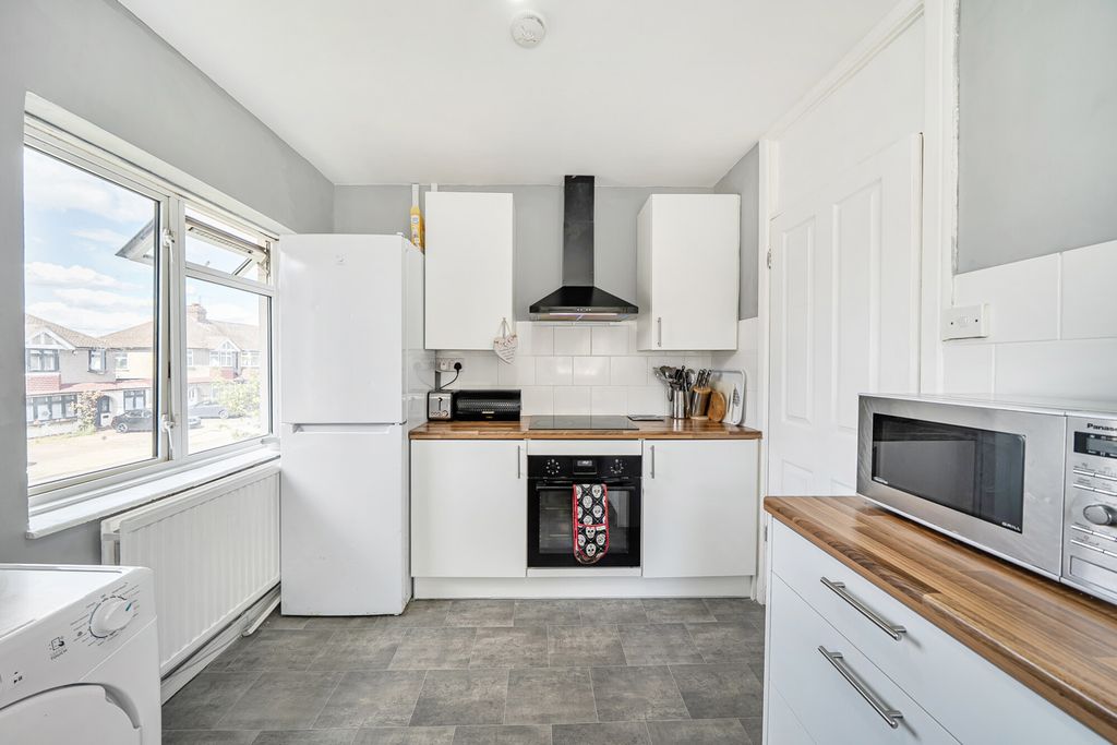 Property photo 2 of 21 1439272-7-6A0754E...