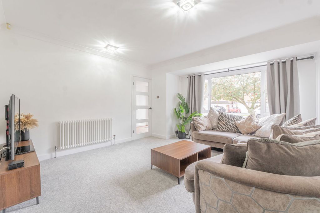 Property photo 2 of 37