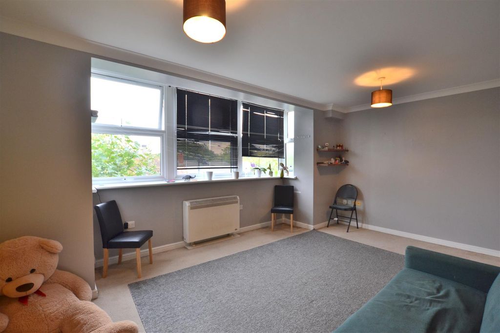 Property photo 2 of 8 Lounge.Jpg