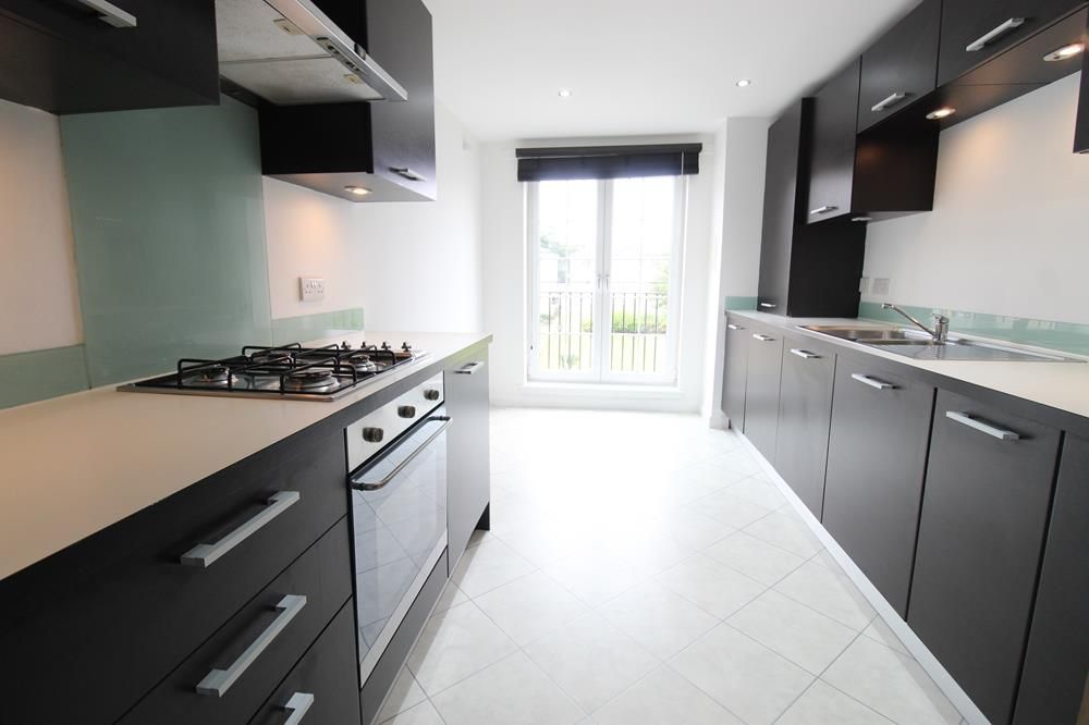 Property photo 3 of 12 Kitchen