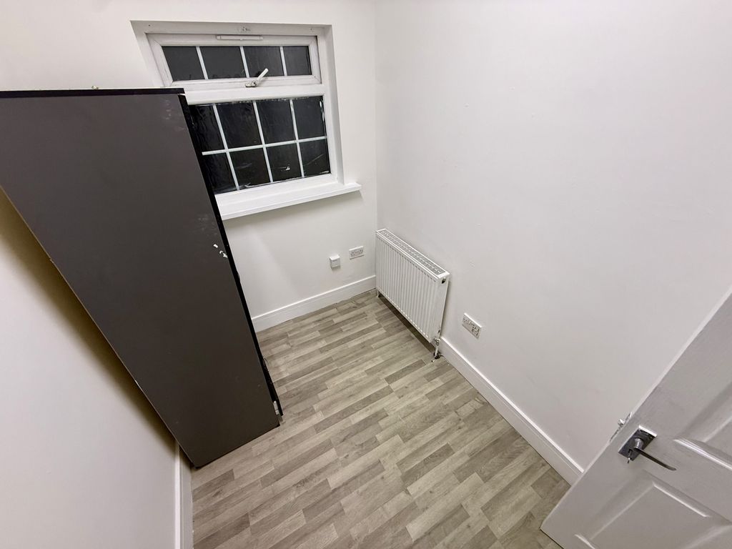 Property photo 3 of 5 Gallery