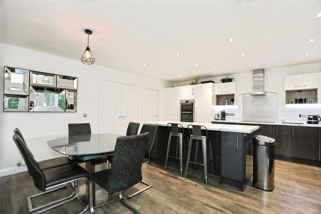 Property photo 3 of 27 Picture No. 40