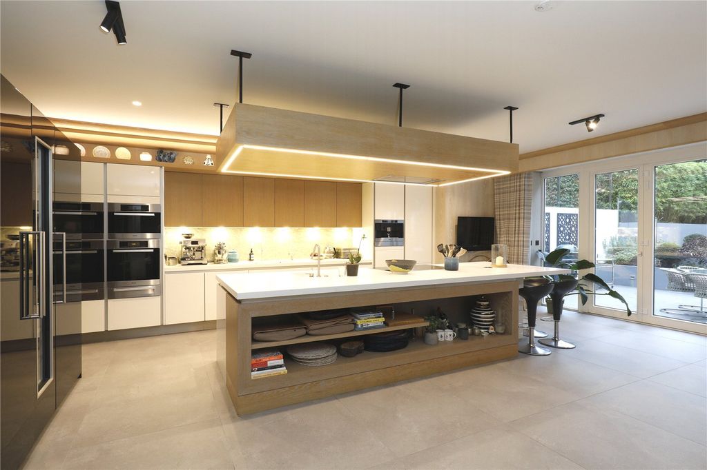 Property photo 3 of 16 Kitchen