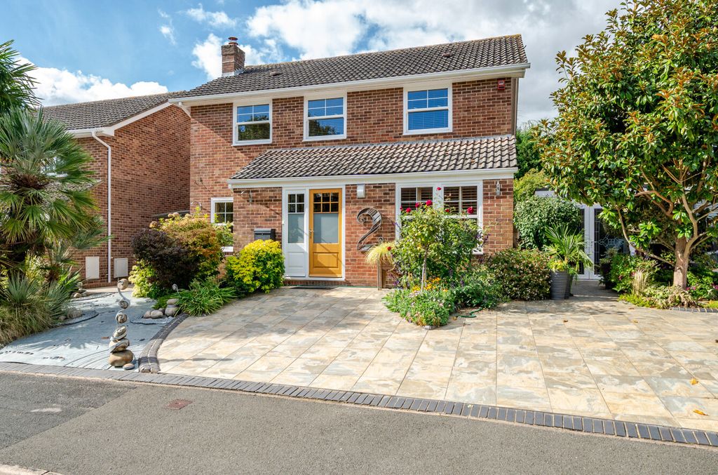 Property photo 1 of 11 1525833-1-1A0Cf25...