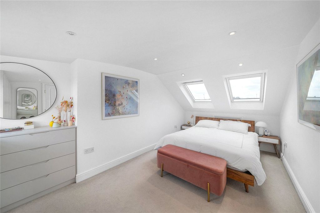 Property photo 3 of 9 Picture 3