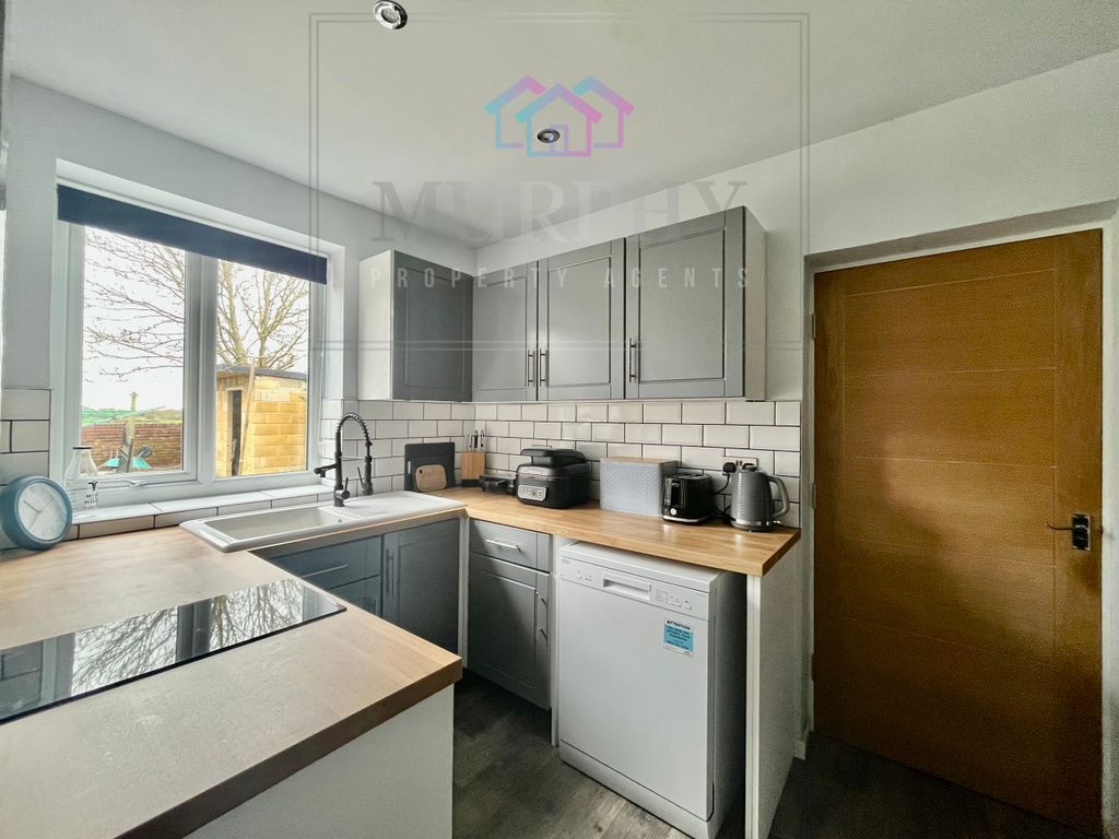 Property photo 3 of 11 Kitchen