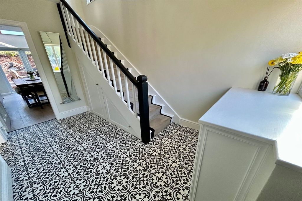 Property photo 2 of 24 Entrance Hall