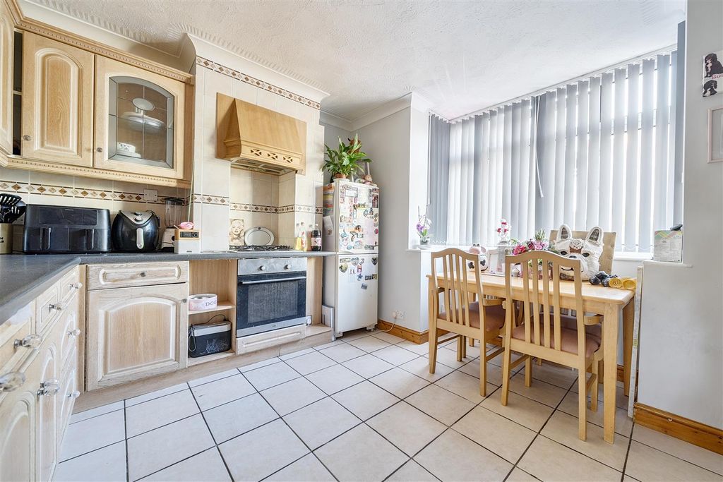 Property photo 3 of 22 Kitchen/Diner