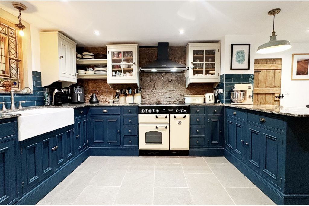 Property photo 3 of 26 Kitchen