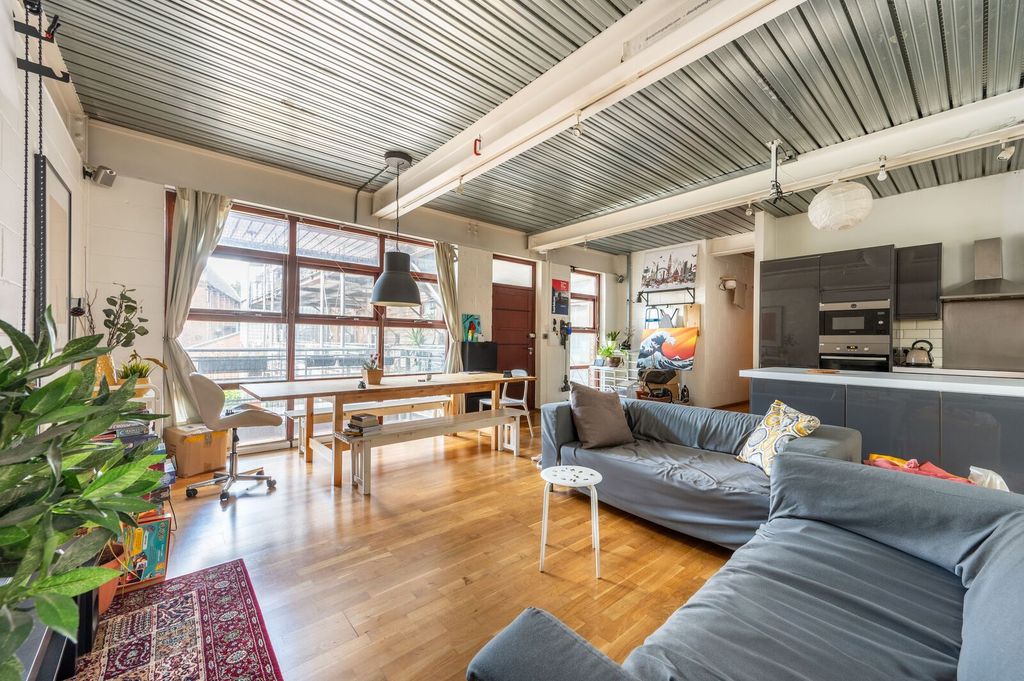 Property photo 1 of 6